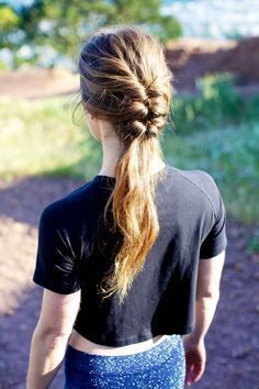 We’ve rounded up 3 great coifs that'll survive your helmet and be pretty enough for just about any event. Try out these bike friendly hairstyles today! Active Hairstyles, Come Intrecciare, Glamour Vintage, Gym Hairstyles, Workout Hairstyles, Braided Ponytail Hairstyles, A Ponytail, Braided Ponytail, Hair Envy