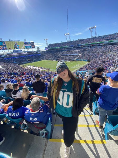 From style suggestions to staying cool to keeping kids happy on gameday – this fan guide is the ULTIMATE EXPERIENCE GUIDE to rooting on the Jags in Jacksonville. Jacksonville Jaguars Football, Jaguars Football, Jacksonville Jaguars, Football Season, Football, Fan, American Football