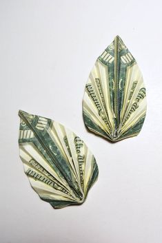 Paper Lei, Oragami Money, Leaf Origami, Grad Leis, Money Origami Tutorial, Money Leaf, Money Lei Diy, Origami Leaf, Making A Flower