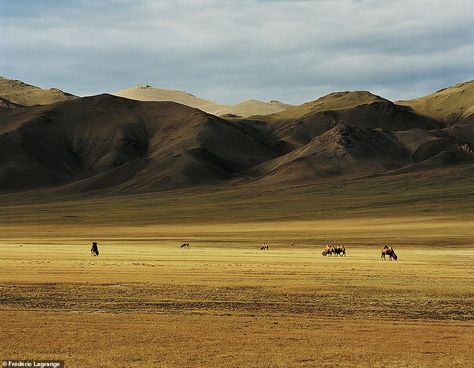 Asia Landscape Photography, Western Landscape Photography, Mongolia Landscape, Sublime Landscape, Brown Mountains, Vast Landscape, Best Landscape Photography, Western Landscape, Landscape Photography Tips