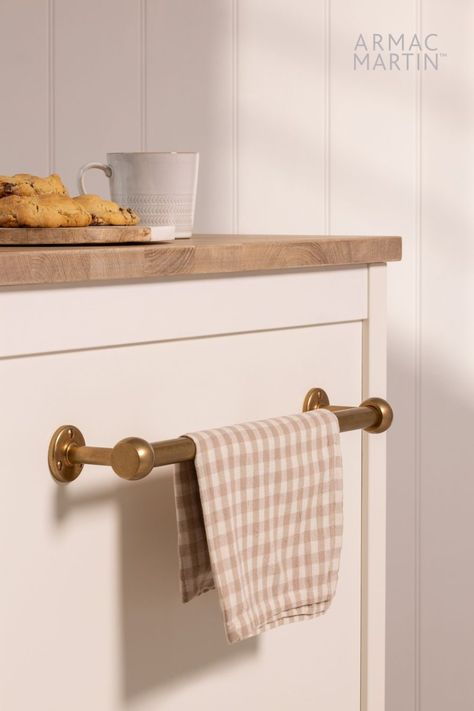 Introducing our versatile brass kitchen rail, the perfect solution for stylish kitchen storage. Ideal for kitchen utensils, coffee mugs, pots, pans, kitchen towels and more! Brass Rail Kitchen, Cotswold Kitchen, Kitchen Towel Rail, Brass Rail, Kitchen Rails, Armac Martin, Functional Interior, Brass Cabinet Hardware, Wardrobe Handles