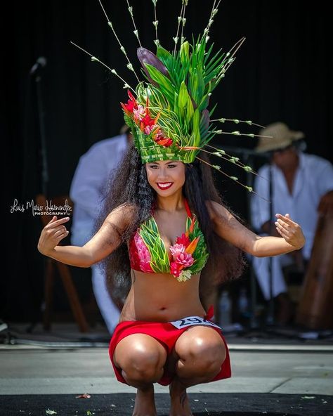 Aloha • Instagram Tahitian Headpiece Fresh, Tahitian Headpiece, Beautiful Headpieces, Polynesian Beauty, Tahitian Costumes, Ori Tahiti, Tahitian Dance, Polynesian Dance, Hula Dance