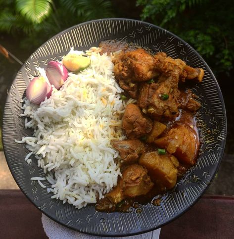 Authentic Bengali Food, Bengali Chicken Curry, Bengali Vibes, Bengali House, Bengali Foods, Simple Chicken Curry, Bengali Aesthetic, Curry And Rice, Ice Dessert