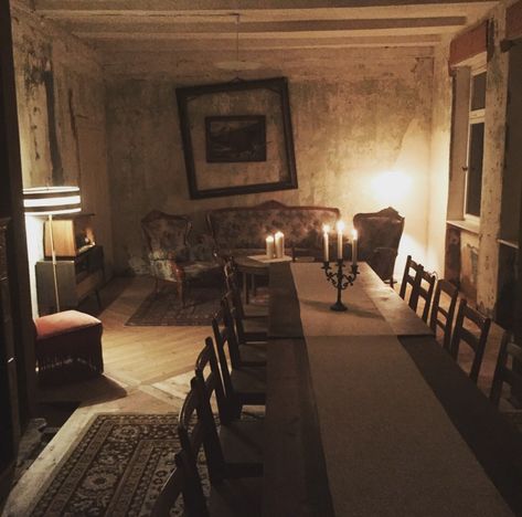 Creepy Dining Room, Dark Academia Dining Room, Long Dinning Table, Dark House Interior, Academia Interior, Dining Table Candles, Dark Academia Interior, Room At Night, Big Dining Table