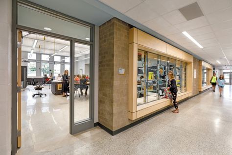 Powhatan Middle School School Entry Design, Elementary School Architecture, Middle School Projects, College Architecture, Laboratory Design, School Entrance, School Hallways, Entry Design, School Interior