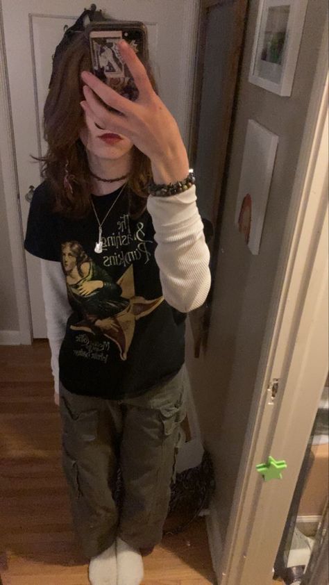 Masculine Fits Aesthetic, Grunge Band Aesthetic Outfits, The Smashing Pumpkins Outfit, Long Sleeve Grunge Outfits, Band Clothes Aesthetic, Baggy Band Tee Outfit, Swaggy Outfits Fall, Y2k Grunge Outfits Female, Cute Grunge Outfits For School