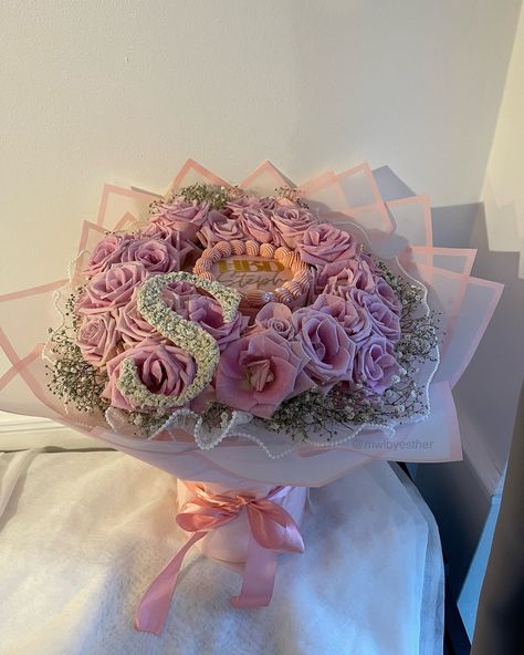 made with love <3 Rose cake bouquet inspired by @ypbakes #cakebouquet #roses #rosebouquet#cakestagram #redvelvet #madewithlove Cake Bouquet Flowers, Valentines Cake, Cake Bouquet, Rose Cake, Rose Bouquet, Made With Love, Flowers Bouquet, Red Velvet, A Team