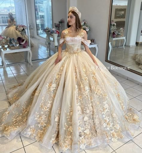 Champion Quinceanera Dresses, Golden Quinceanera Dresses, Beige Quinceanera Dresses, Champagne Quince Dresses, Gold Quince Dress, Champagne Quinceanera, Xv Ideas, Xv Dresses, Champagne Quinceanera Dresses