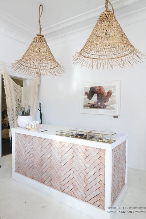 store interior inspiration, boho style, Summer. Reception Area Decor, Boho Reception, Salon Interior Design Ideas, Nail Salon Interior Design, Beauty Salon Interior Design, Hair Salon Interior, Store Design Boutique, Interior Design Software, Boutique Decor