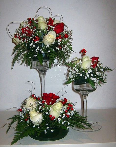 Budget Flowers, Valentine Flower Arrangements, Rustic Wedding Decorations, Summer Mantle, Wedding Decorations On A Budget, Church Flower Arrangements, Christmas Flower Arrangements, Christmas Floral Arrangements, Wedding Floral Centerpieces