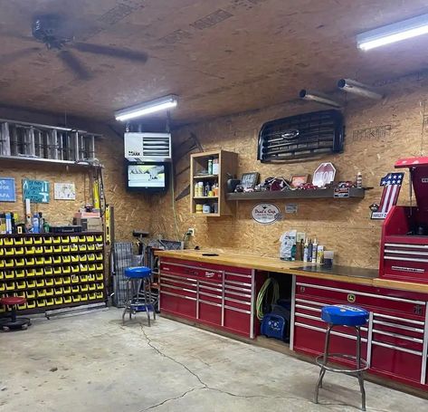 Motorcycle Workshop Ideas, Garage Shop Layout, Garage Organization Cheap, Pole Barn Interior, Garage Workbench Plans, Dream Workshop, Pole Barn Garage, Metal Cabinets, Man Garage