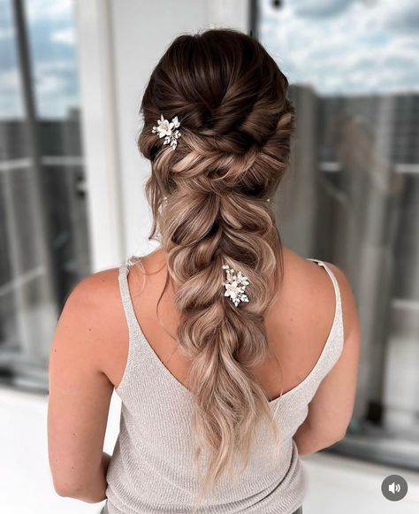 Diy Wedding Hairstyles, Fishtail Braid Wedding, Gorgeous Wedding Hairstyles, Braid Wedding, Floral Hair Accessories, Super Cute Hairstyles, Diy Wedding Hair, Romantic Updo, Hairstyles Trendy