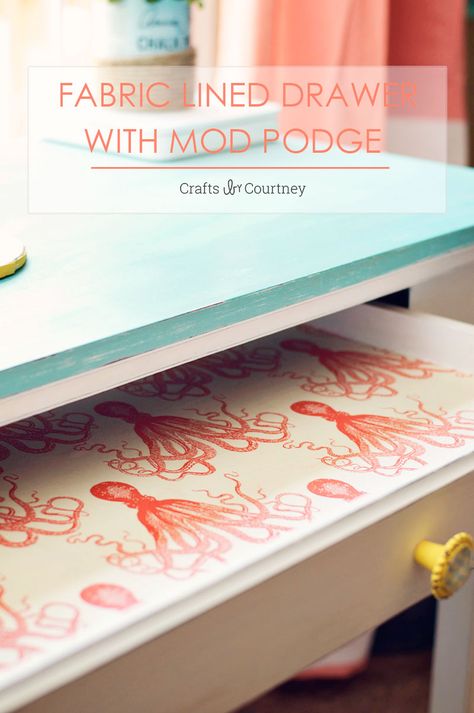 Use Mod Podge and your favorite fabric pattern to create these unique fabric lined drawers - I love the special surprise every time you open one! Mod Podge Fabric, Diy Mod Podge, Lined Drawers, Mod Podge Crafts, Diy Drawers, Decoupage Furniture, Casa Vintage, Diy Interior, Drawer Liner