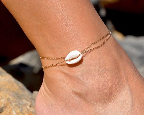 Excited to share the latest addition to my #etsy shop: Natural Cowrie Shell Anklet by SeaSideMotifs https://etsy.me/3uLAOT3 #shell #beachtropical #anklet #anklebracelet #jewelry #summer #beach #vacation Cowrie Shell Anklet, Ankle Bracelets Gold, Cowrie Shell Jewelry, Foot Bracelet, Summer Anklets, Beach Anklets, Jewelry Model, Bleu Turquoise, Foot Jewelry