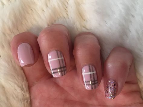 Pink And Grey Nail Art, Chrome Plaid Nails, Fall Nails With Plaid Design, Pink And Grey Nails Designs Classy, Pink And Grey Plaid Nails, Pink Grey Nails Design, Pink Tartan Nails, Grey Pink Nails Ideas, Plaid Nails Pink