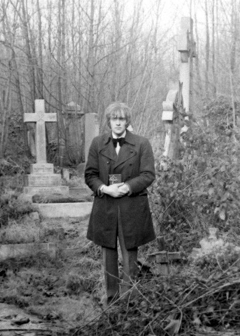 The Highgate Vampire – Did a 1970s Nosferatu Stalk a London Cemetery? - David Castleton Blog - The Serpent's Pen Highgate Cemetery London, Witch History, The Woman In Black, Highgate Cemetery, Vampire Stories, The Catacombs, Vampire Hunter, Paranormal Activity, Ghost Stories