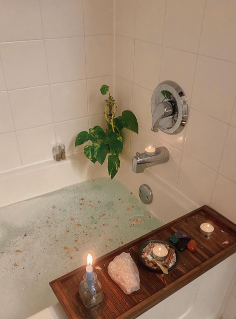 Bath With Crystals, Bath Ritual Aesthetic, Spiritual Bathroom Aesthetic, Shower Spiritual, Witchy Bath, Moment Aesthetic, Witch Bath, Spiritual Baths, Manifesting Life