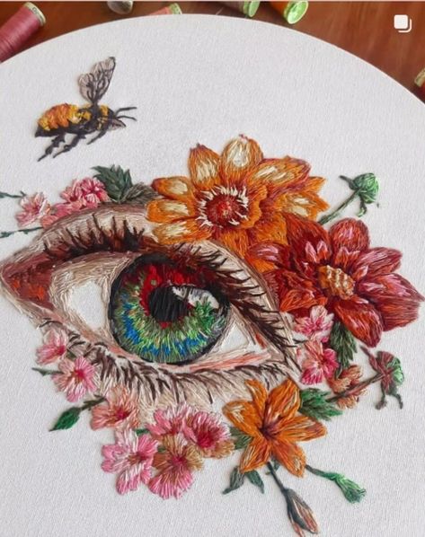 Portrait Embroidery, Embroidered Portrait, Embroidered Eyes, Textile Art Embroidery, Embroidered Art, Hand Embroidery Projects, Hand Embroidery Art, Modern Embroidery, Embroidery Hoop Art