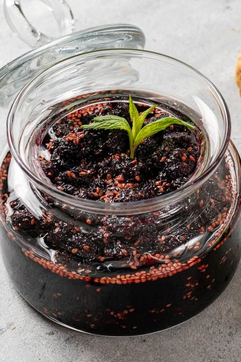 Homemade Mulberry Jam No Pectin. Easy to make and so tasty on toasted bread. #mulberryjam #jamrecipe #nopectinjam #mulberies Mulberry Jam Recipe, Double Chocolate Pancakes, Mulberry Jam, Mulberry Recipes, Lemon Jam, Black Mulberry, Foraging Recipes, Chocolate Pancakes, Toasted Bread