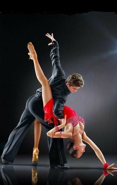 Bachata Dance Couple, Couple Dance Poses, Dancing Pose Reference, Latin Dance Photography, Ballroom Dance Photography, Tango Art, Dance Couple, Dancing Pose, Couple Dance