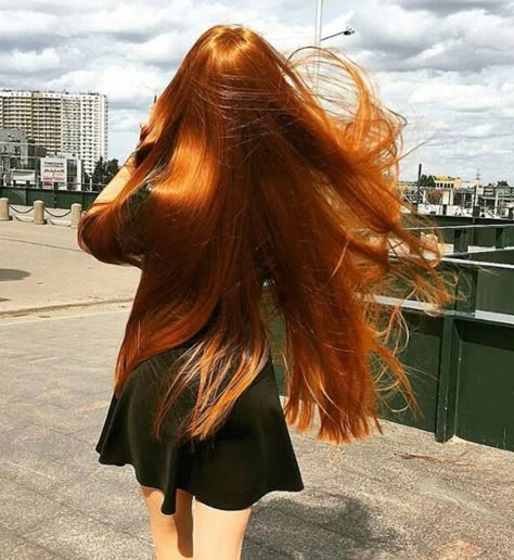 Aww...red hair Perfect Wavy Hair, Long Hair Images, Long Red Hair, Brown Blonde Hair, Super Long Hair, Red Heads, Very Long Hair, Long Red, Orange Hair