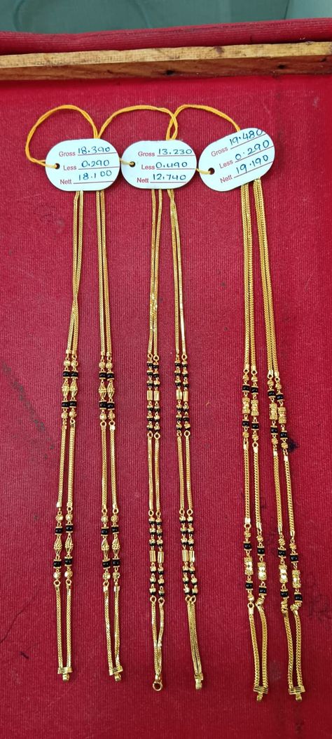 Mangalya Chain Designs Gold, Chain Designs Gold, Temple Jewellery Earrings, Mangalsutra Chain, Flower Pattern Drawing, Gold Pearl Jewelry, Black Beads Mangalsutra, Black Beads Mangalsutra Design, Gold Jewellry