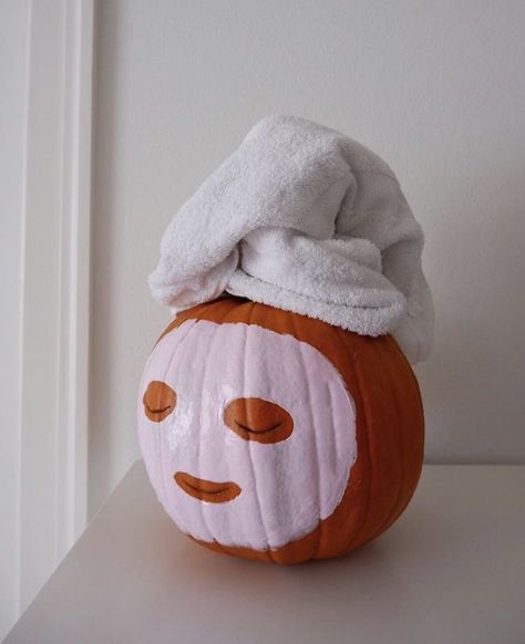 Esthetician Inspiration, October Vibes, Esthetician Room Decor, Esthetics Room, Spa Room Decor, Esthetician Marketing, Autumn Skincare, Pumpkin Mask, Esthetician Room