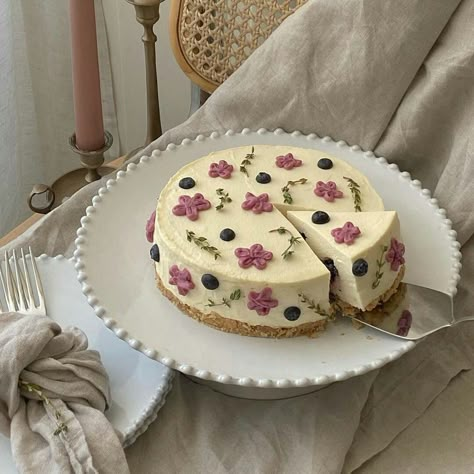 Cafe Perspective, Fruit Cake Decoration, Pinterest Cake, Cute Baking, Pretty Dessert, Think Food, Pretty Birthday Cakes, Just Cakes, Cute Desserts