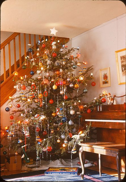 This is not a neatly decorated tree like most but, I think it's a happy, pretty, fun Christmas tree!! Dr Julie, Retro Christmas Decorations, Julie Ann, Christmas Time Is Here, Cool Christmas Trees, Old Fashioned Christmas, Christmas Past, Vintage Christmas Tree, Noel Christmas