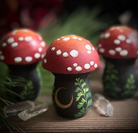 Wooden Mushroom Crafts, Wood Mushroom Crafts, Painted Wood Mushrooms, Painted Toadstools, Painted Wooden Mushrooms, Wood Mushrooms, Painted Mushrooms, Wooden Mushrooms, Fairy Woodland