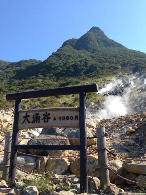 Owakudani, Hakone, Kanagawa, Japan Japan Study, Traveling Japan, Beach Porch, Japanese Hot Springs, Kanagawa Japan, Kanagawa Prefecture, Japanese Bonsai, What A Beautiful World, Architecture Landscape