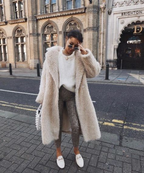 How to wear the best coat of the season! The Teddy Coat Snakeskin Leggings, Fall Fashion Coats, Pinterest Fashion, Outfits Winter, Casual Winter Outfits, Real Housewives, Inspiration Mode, Fashion Mode, Mode Inspiration