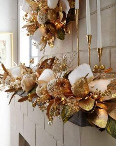 Here are 35 gold Christmas decorations and gold holiday decor. Here are some tips on how to decorate for the holidays with gold Christmas decor. #holidays #holidaydecor Gold Holiday Decor, Gold Christmas Tree Decorations, Fall Festivities, Gold Holiday, Gold Christmas Decorations, Christmas Mantle, Christmas Fireplace, Gold Christmas Tree, Christmas Mantels