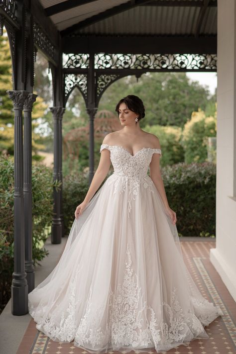 ELSA Midsize Bride, Ballroom Wedding Dress, Plus Size Ballgown, Elsa Wedding Dress, Off The Shoulder Wedding Dresses, Ballroom Wedding Dresses, Newport Rhode Island Wedding, Dresses For Bride, Curvy Wedding