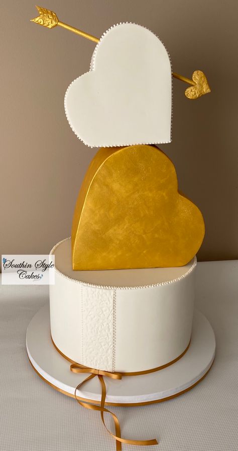 3D heart cake. Wedding Cake. Standing heart Cake. Standing Heart Cake Designs, Standing Heart Cake, Heart Cake Wedding, Mariage Anniversary, Novelty Wedding Cakes, Business Blessings, Heart Cake Design, Gravity Cakes, Apple Cake Pops