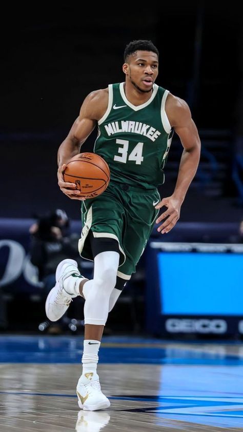 Gianis Antetokumpo Wallpaper, Giannis Antetokounmpo Wallpaper, Wallpaper Nba, Milwaukee Bucks Basketball, Monochrome Nails, Mvp Basketball, Bucks Basketball, Nba Basket, Best Nba Players