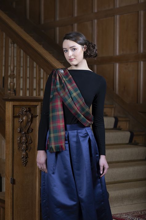 Show off your Scottish clan heritage and incorporate a tartan sash into your ladies’ highland dress outfit. If you are interested in how to style your sash traditionally or looking for inspiration for a more contemporary look, find out more in our guide. Traditional English Clothing, Tartan Aesthetic, Tartan Sash, English Clothes, Scottish Dress, Scottish Style, Scottish Fashion, Bridal Outfit, Diy Costume