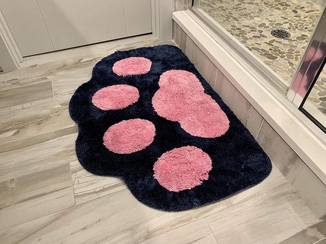 Bathroom Rug Cute, Punch Needle Bathroom Rug, Cute Bathroom Rugs, Cute Room Things, Rug Tufting Diy, Funny Rugs, Rug Design Ideas, Fun Rugs, Apartment Rugs