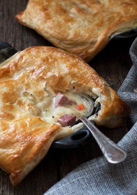 Corned Beef Pie, Beef Cottage Pie, Beef Pot Pies, Corn Beef, Beef Pies, Irish Cuisine, Corned Beef And Cabbage, Corned Beef Recipes, Beef And Cabbage