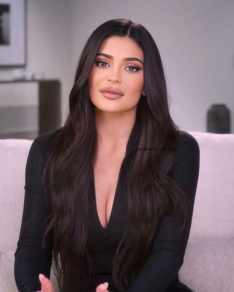 𝗜𝗮𝗺𝗸𝗮𝗿𝗱𝗮𝘀𝗵𝗶𝗮𝗻𝘀✨ (@iamkardashians) • Instagram photos and videos Kylie Jenner Hair Color, Kylie Jenner Icons, Kylie Jenner Blonde, Brunette Blue Eyes, Kylie Hair, Kylie Jenner Photoshoot, Look Kylie Jenner, Kylie Jenner Hair, Kim Kardashian Makeup