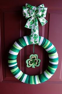 Felt st. Patrick's day wreath March Wreath, Diy St Patricks Day Decor, Sant Patrick, St. Patrick's Day Diy, St Patricks Crafts, Fun Wreath, Felt Wreath, Diy Valentines Decorations, St Patrick's Day Decorations