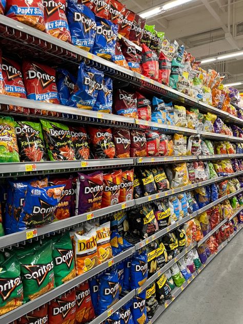 Grocery Stores Aesthetic, Grocery Aesthetic, Supermarket Aesthetic, Candy Store Display, Retail Store Layout, Fast Food Drinks, Grocery Supermarket, Store Snacks, Snack Shop