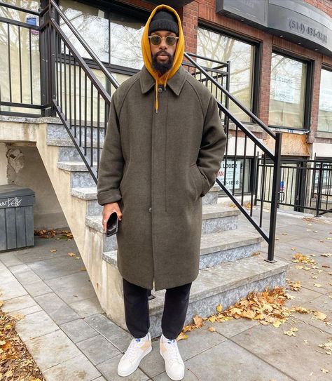 Mens Minimalist Fashion, Greg Ntore, Long Coat For Men, Sophisticated Streetwear, Wool Coat Outfit, Outfit Homme, Long Coat Outfit, Long Coat Men, Mens Wool Coats