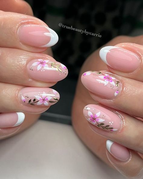 Carrie Williams • Nail Artist • Nail Courses COMING SOON on Instagram: "Pretty Nails are my thing! 🌸🩷 Chrome Detailing …. Also my thing!! ✨ . . . . . #nails #springnails #summernails #biab #biabideas #nailideas #springnailinspo #nailinspo #biabinspo #flowernails #prettynails #chromenails #goldchromenails #februarynails #marchnails #aprilnails #liverpoolnails #liverpoolbiab #biabliverpool #nailsliverpool #showscratch #scratchmagazineuk #scratchmag @scratchmagazine @nailitmedia @nailsmade @nailpromagazine" Summer Flower Nail Art, Purple Nails With Flower Design, Flower Biab Nails, Nail Floral Designs, Lilies Nails, Biab Nails Inspiration, Lily Nail Art, Nails Vacay, Biab Nail