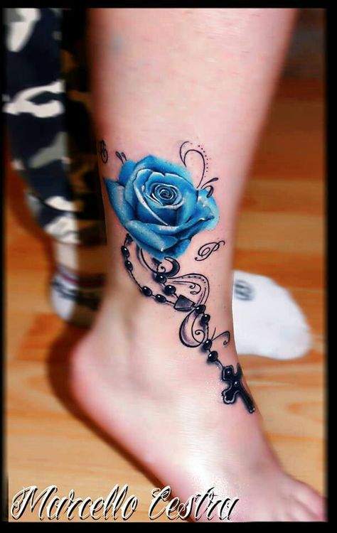 Blue rose & rosary beads Sinister Tattoos, 3d Rose Tattoo, Rose Tattoo On Ankle, Tattoo Diy, Ankle Bracelet Tattoo, Ankle Tattoo Designs, Rose Tattoos For Women, Blue Rose Tattoos, Ankle Tattoos For Women