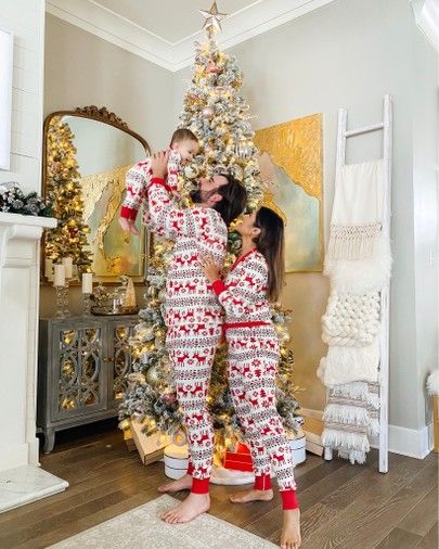 Pyjama Photoshoot, Christmas Pajama Pictures, Xmas Photoshoot, Christmas Shooting, Christmas Baby Pictures, Christmas Family Photoshoot, Christmas Pjs Family, Pajamas Matching, Mommy Daughter Outfits