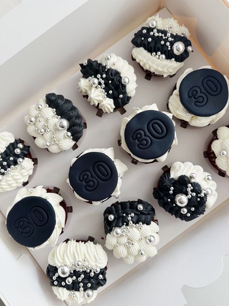 Elegant Black Cupcakes, Black White And Silver Birthday Party, Black White And Silver Chocolate Covered Strawberries, Black And White Cupcakes Birthday, Black And Silver Cupcakes Ideas, Black And White Cupcakes Wedding, Black And White Cupcakes Ideas, Black And Silver Cupcakes, White Cupcakes Decoration