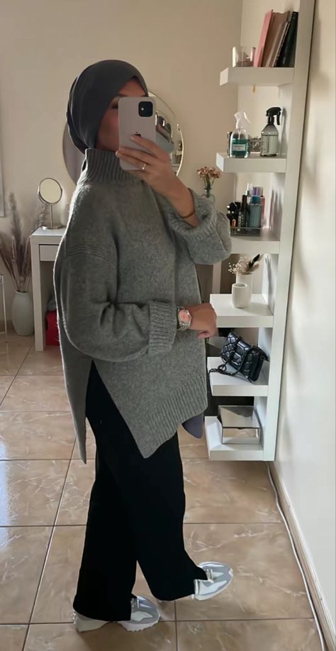 Winter Modesty Outfits, Modest Outfit Winter, Hijabi Abaya Outfits, Hijabi Work Outfits, Voile Outfit, Outfit Hijab Winter, Grey Pullover Outfit, Hijab Outfit Winter, Outfit Voile