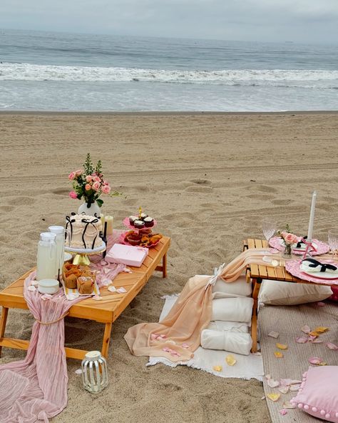 Picnic for your Bestie Birthday on the beach 🪩🩷 Do you want the same picnic? 🍰 Write to us on Instagram @amore.more.events #luxurypicnic Birthday On The Beach, Wedding Rugs, Beach Picnic Party, Bride To Be Decorations, Luxury Picnic, Birthday Picnic, Picnic Theme, Bestie Birthday, Pastel Beach