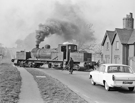 https://flic.kr/p/dxnq6h | Filthy, horrible old steam enginges!! | Filthy… South African Railways, Steam Trains Uk, Old Steam Train, Coast Line, Great Western Railway, Steam Engine Trains, Steam Railway, Rail Transport, British Railways